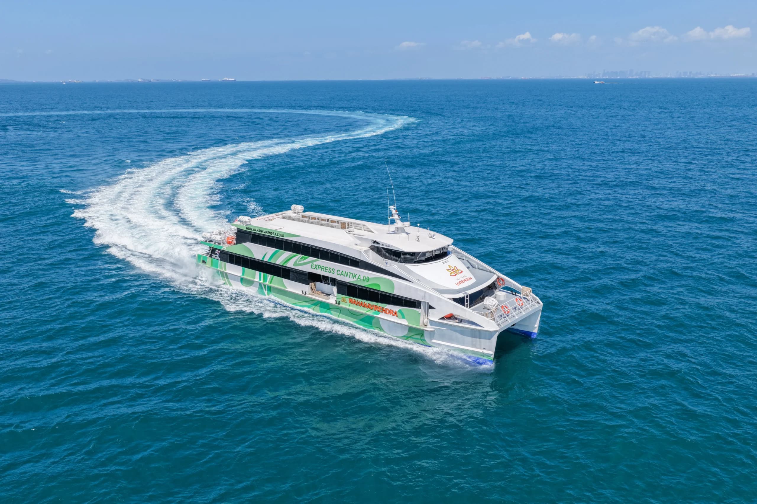 Wahana Virendra fast boat at Padang Bai port